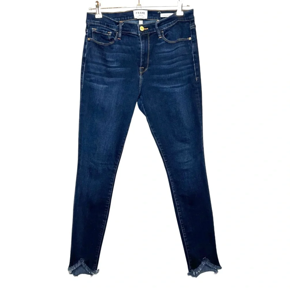 FRAME Le Skinny de Jeanne Longstreet Frayed Hem. Size‎ 31
